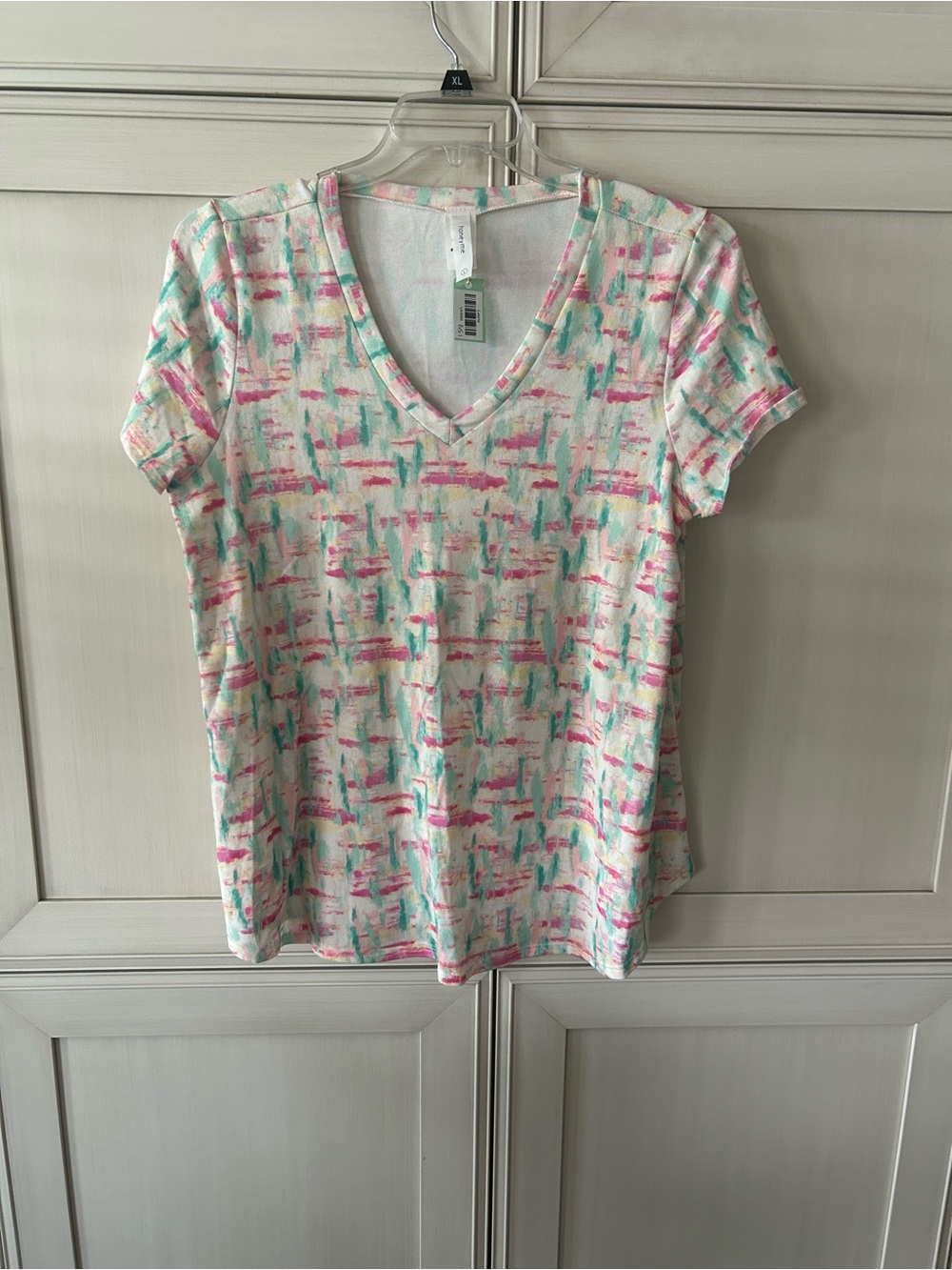 Honeyme Short Sleeve V-Neck Tee in White with Pink & Mint Brushstroke Print